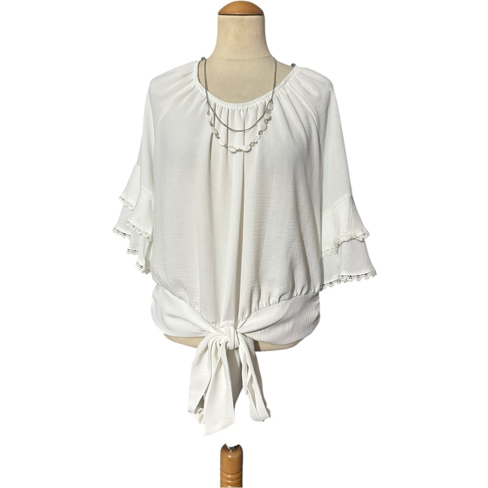 I.N Studio Blouse with Necklace NWT What Size Petite Medium